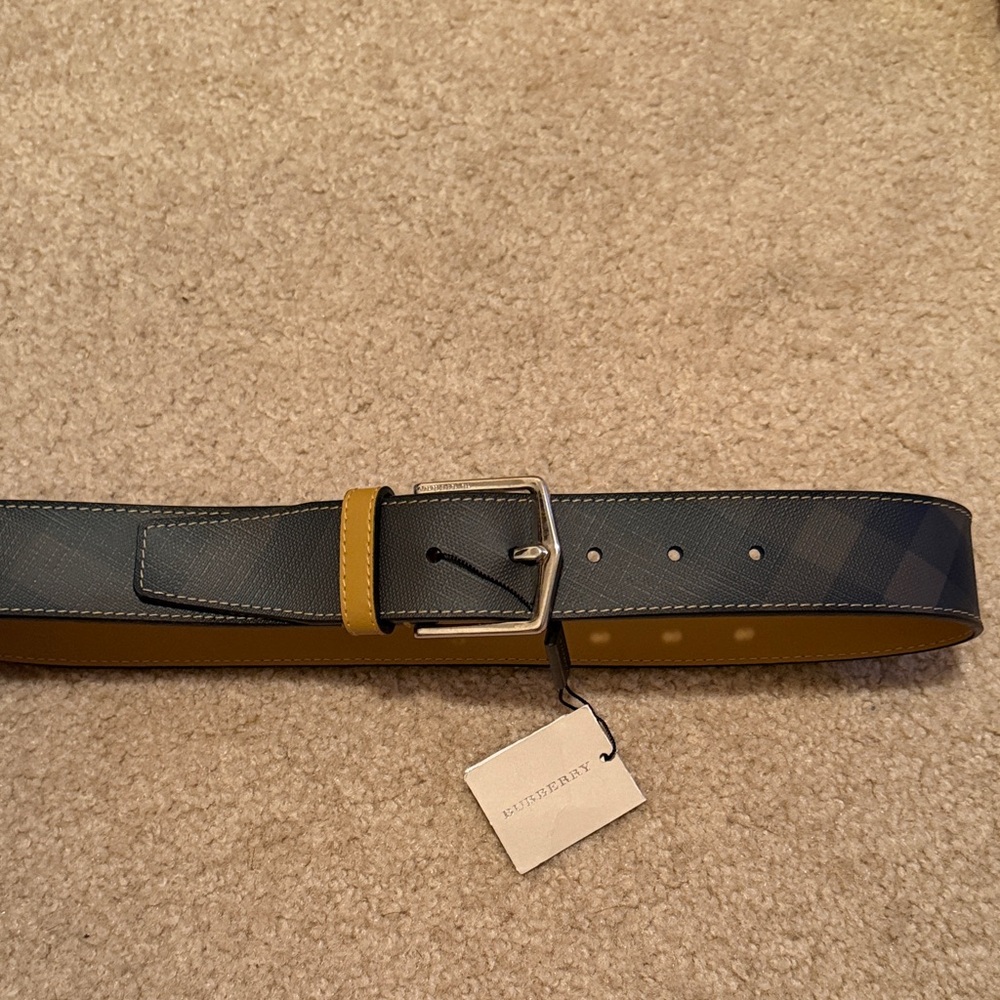 Burberry Men's Black and Tan Belt